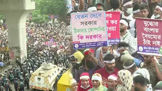 চাকরি জাতীয়করণের দাবিতে শাহবাগে আউটসোর্সিং কর্মীদের বিক্ষোভ